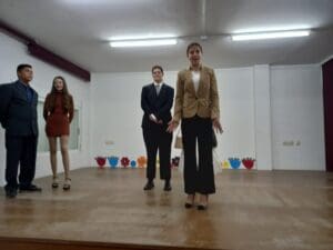 obra de teatro the queen cooperativa colegio cruz de piedra jumilla 6